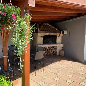 https://apartments-nada-sukosan.hotelinzadar.com